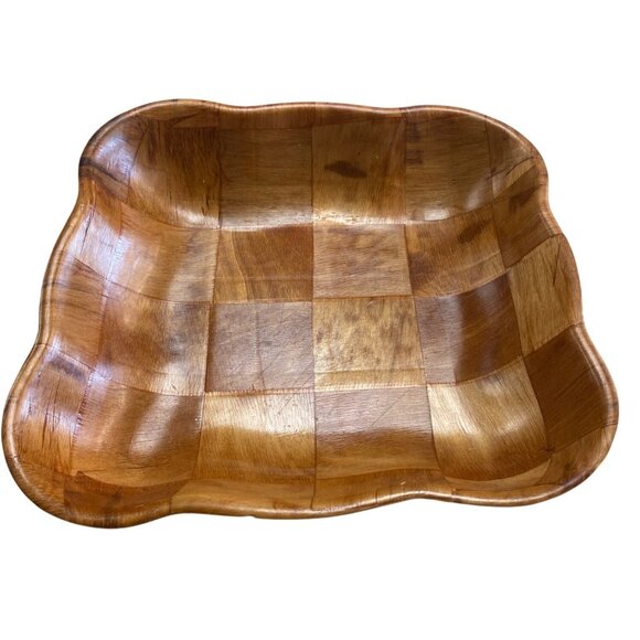 Handcrafted Wooden Checkered Serving Bowl With Scalloped Edges - Picture 1 of 5